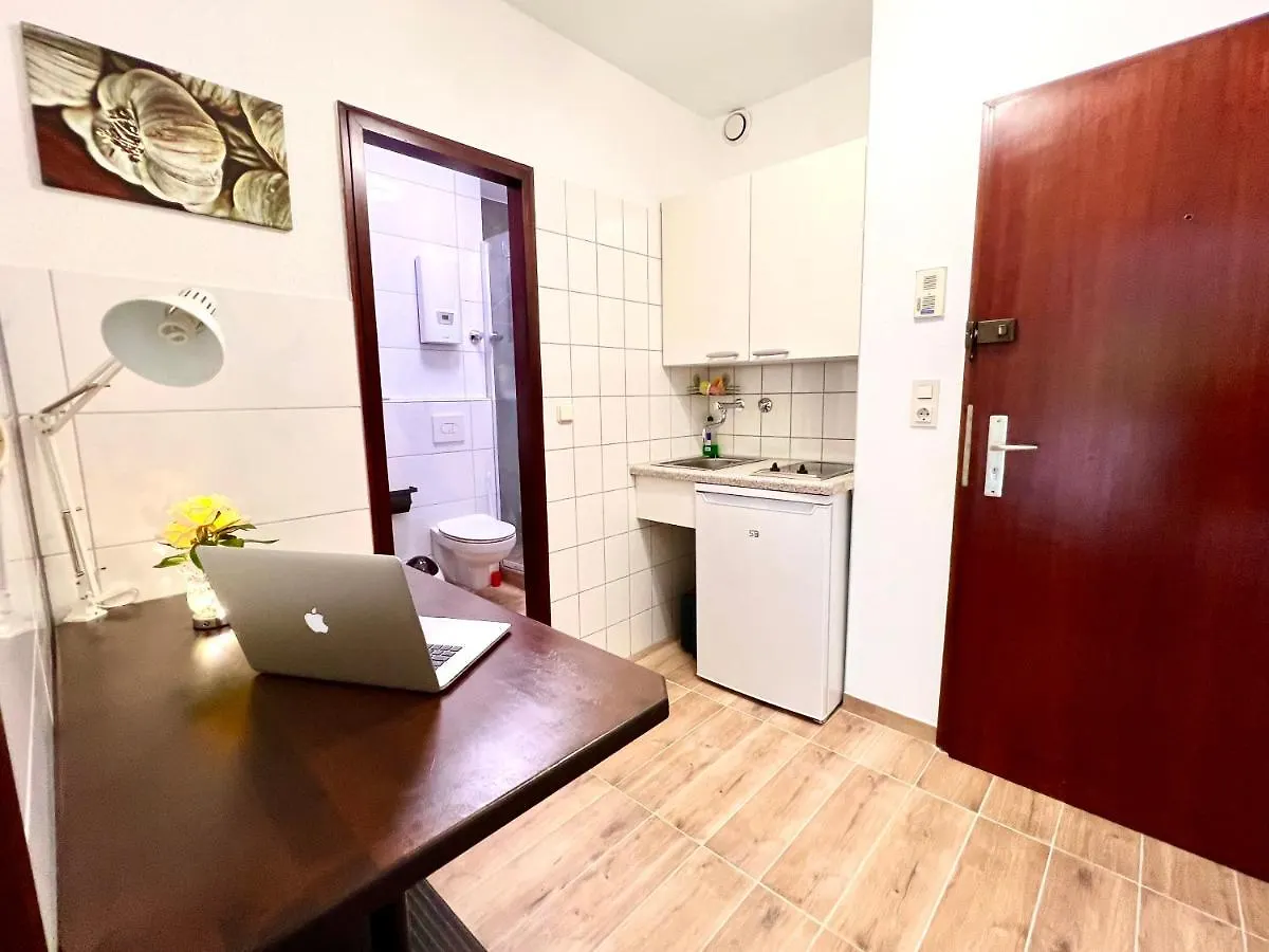 Stylish, Cozy & Quiet Apartment With One And Half Rooms In District 1 Düsseldorf