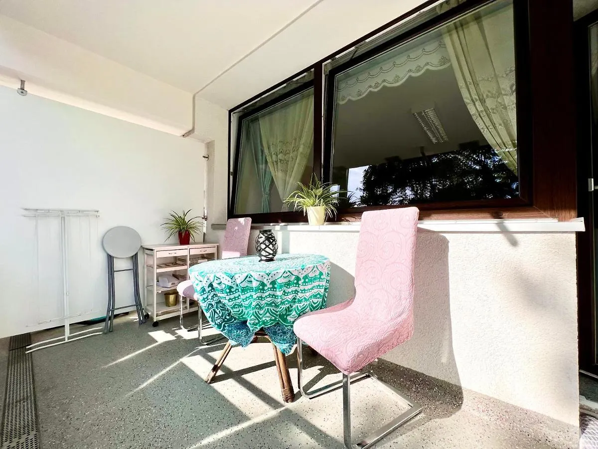 Stylish, Cozy & Quiet Apartment With One And Half Rooms In District 1 Düsseldorf 0*,  Duitsland